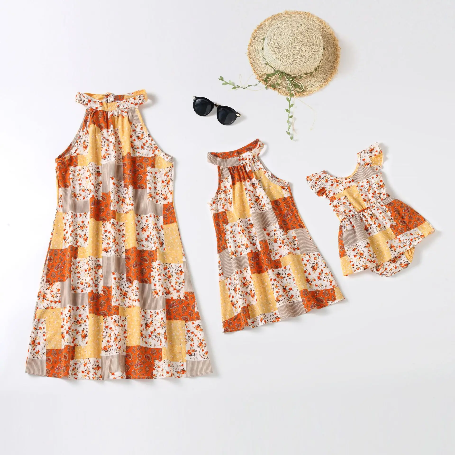 

Mother Daughter Beach Dress Summer Shouldless Bohemian Flower Floarl Print Patchwork Mommy and Me Matching Dresses Outfit