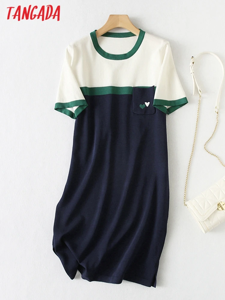 

Женское трикотажное платье с карманами и коротким рукавом