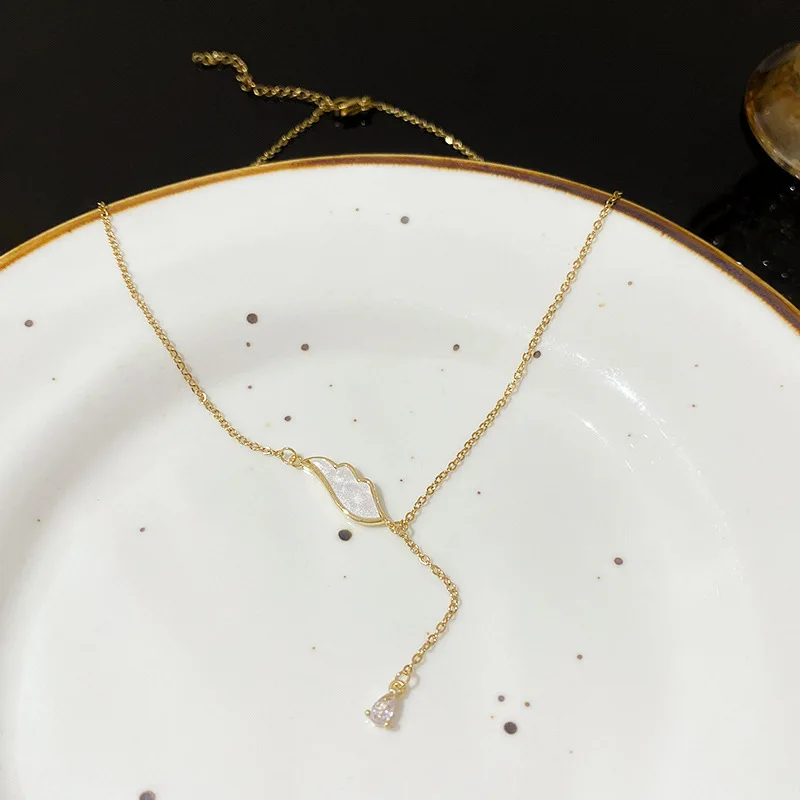 

Fashionable Titanium Steel Wing Zircon Mother Of Pearl Necklace Unique Angel Wing Net Fritillaria Pendant