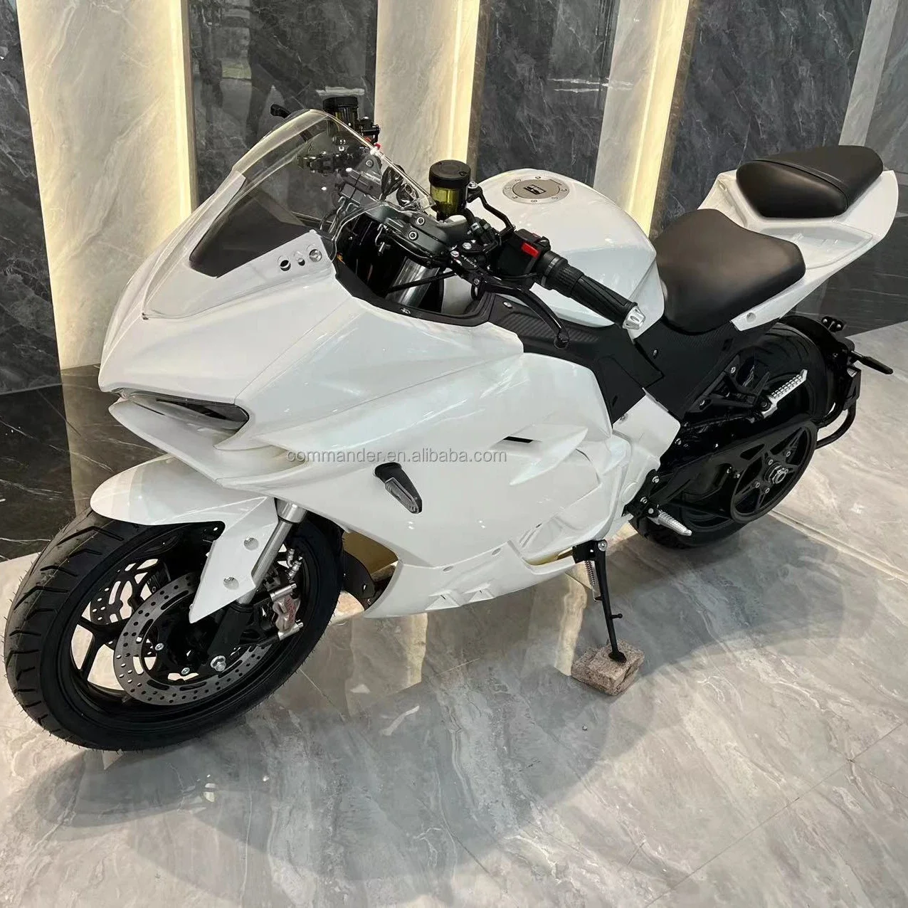 Высокоскоростной электрический мотоцикл дальнего действия 150 км/ч со средним