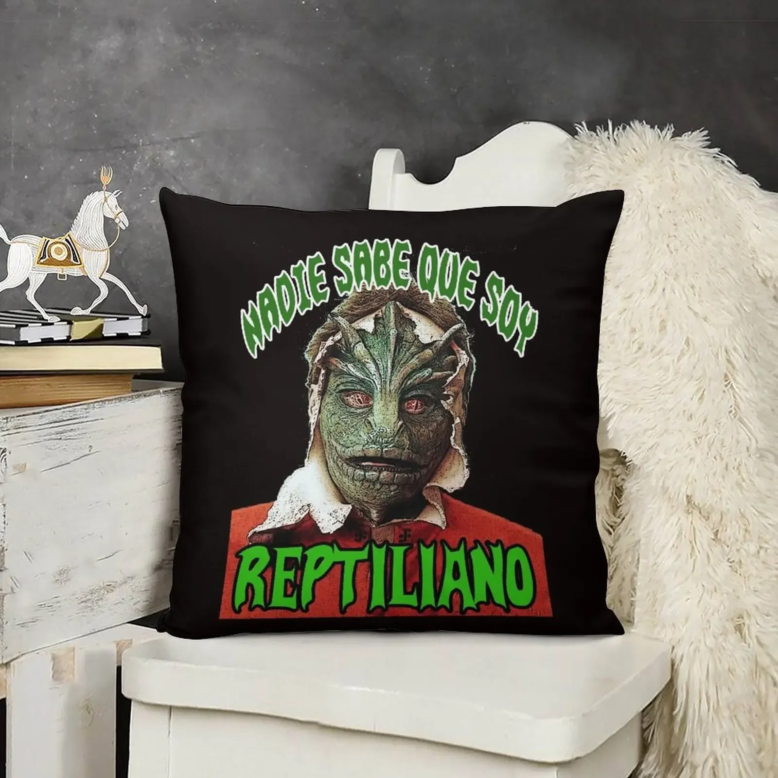 NOBODY KNOWS I'M A REPTILIAN Декоративная подушка Рождественские наволочки Декоративные