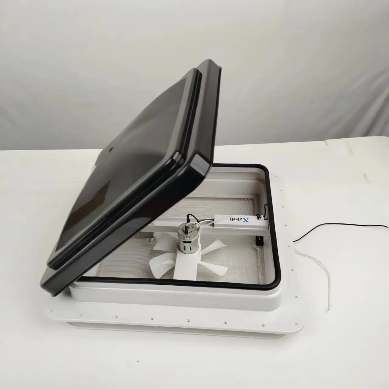 Конструкционные детали Xztrdi для автобусов фургонов вентиляторов 12 В