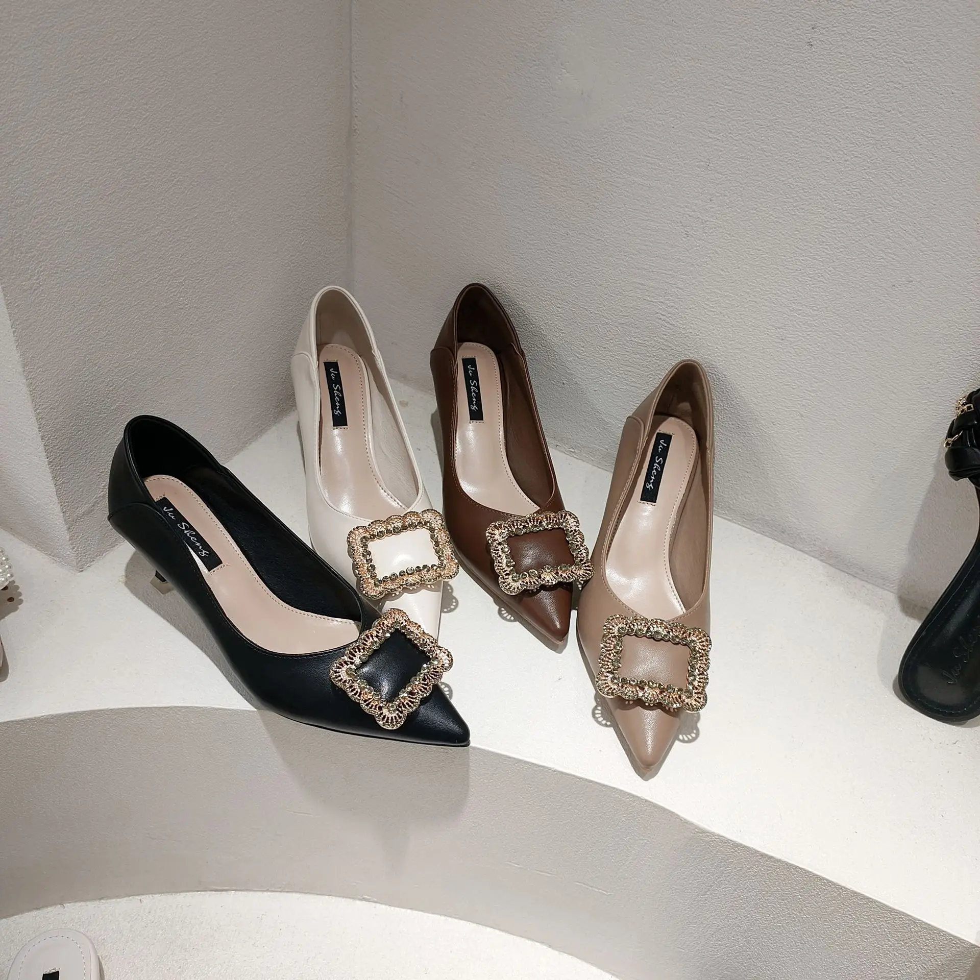 

Женские туфли без задника на тонком каблуке, черные босоножки из искусственной кожи, без задника, шлепанцы в римском ретро-стиле, обувь на вы...