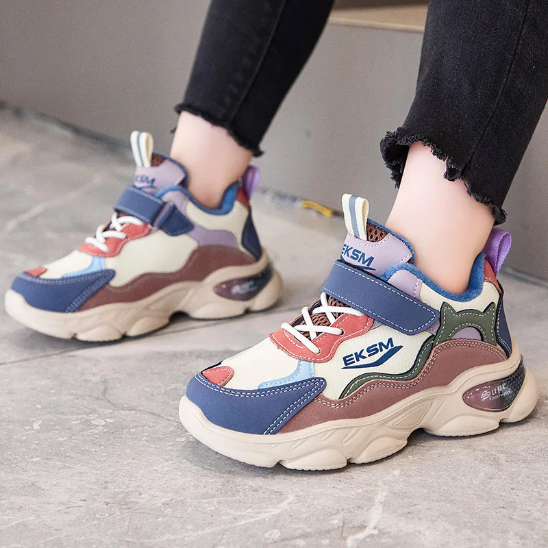 

Кроссовки Новинка Осень-зима 2021 китайские детские кожаные спортивные ботинки с бархатной подкладкой для студентов мальчиков из двух хлопк...