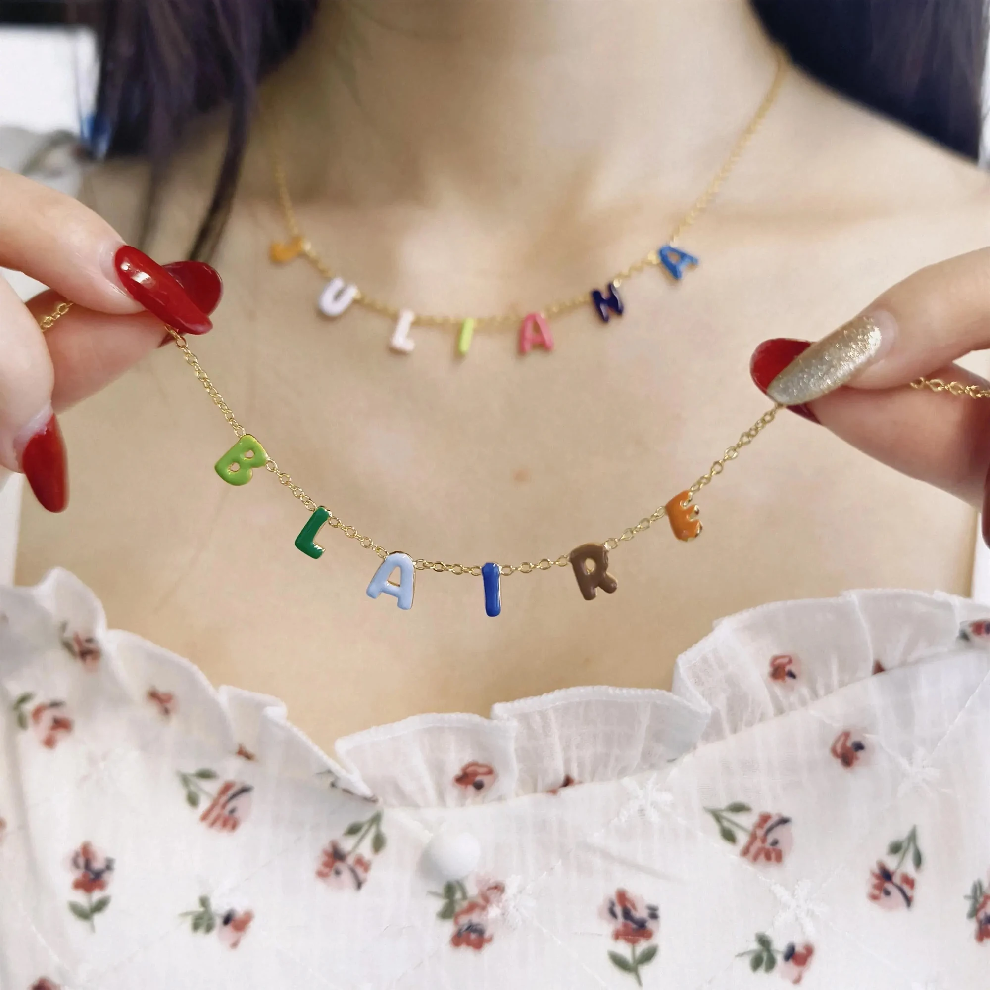 Ожерелье с эмалированным именем Qitian пузырьковой буквой для женщин