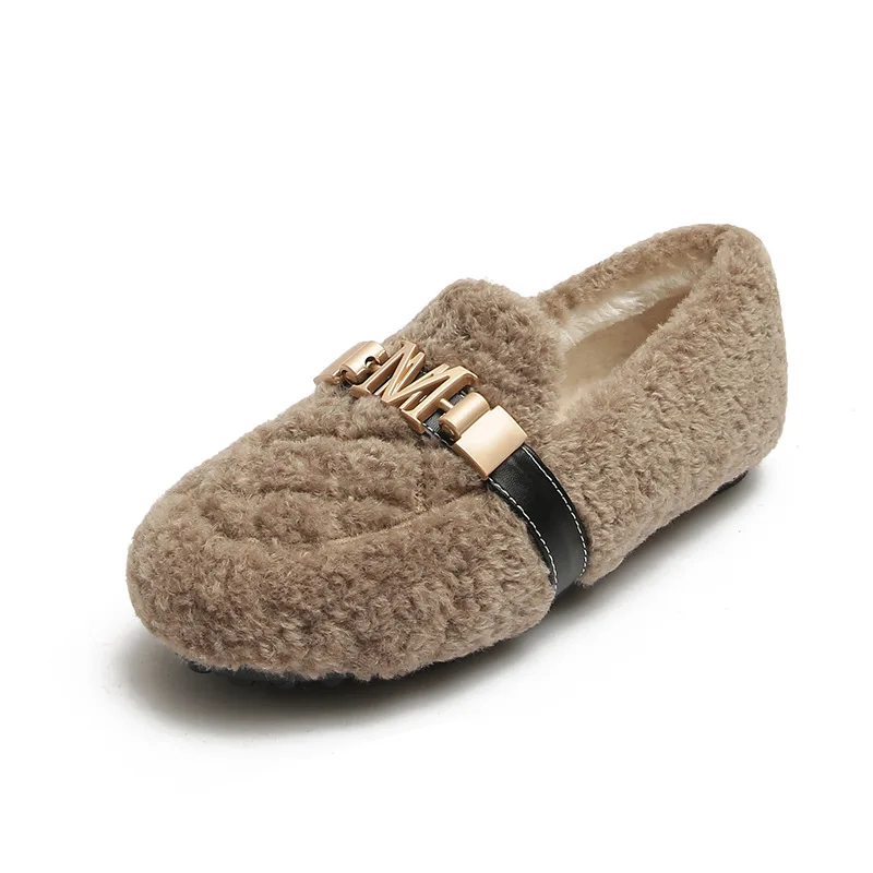 Fashion Metal Letter Design Plush Shoes Women Winter Outdoor Plush Platform Shoes Slip-on Flats Warm Faux Fur Large Women Shoes