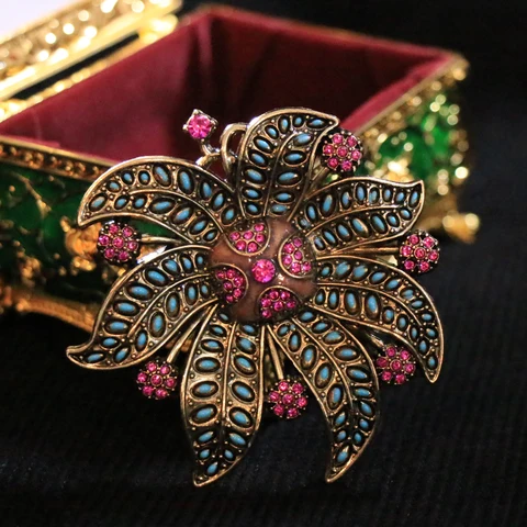 SKEDS броши с цветами