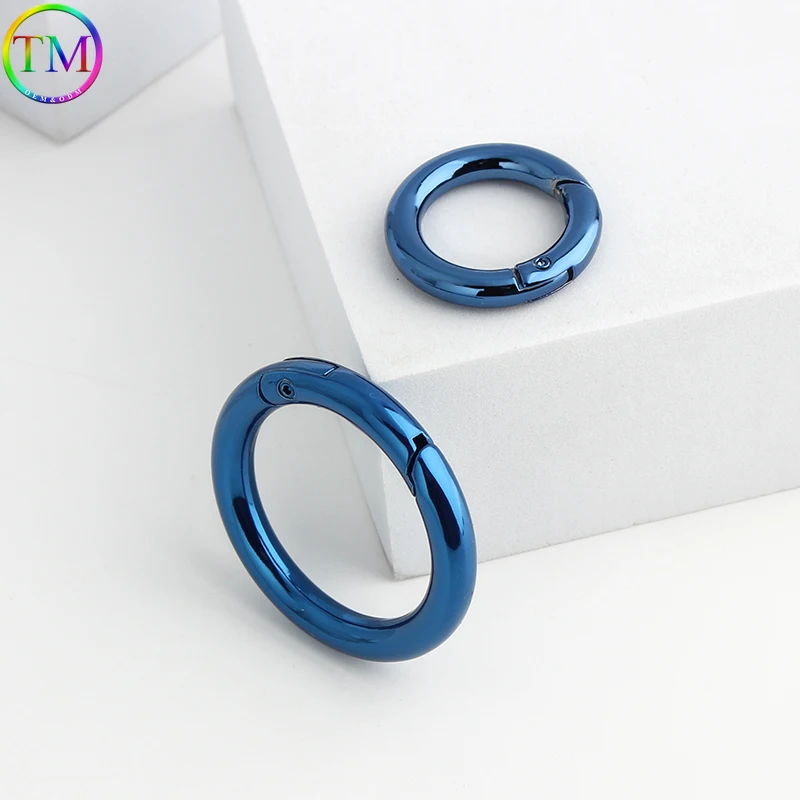 Синий цвет металлическая пружина искусственные кольца разблокированный карабин
