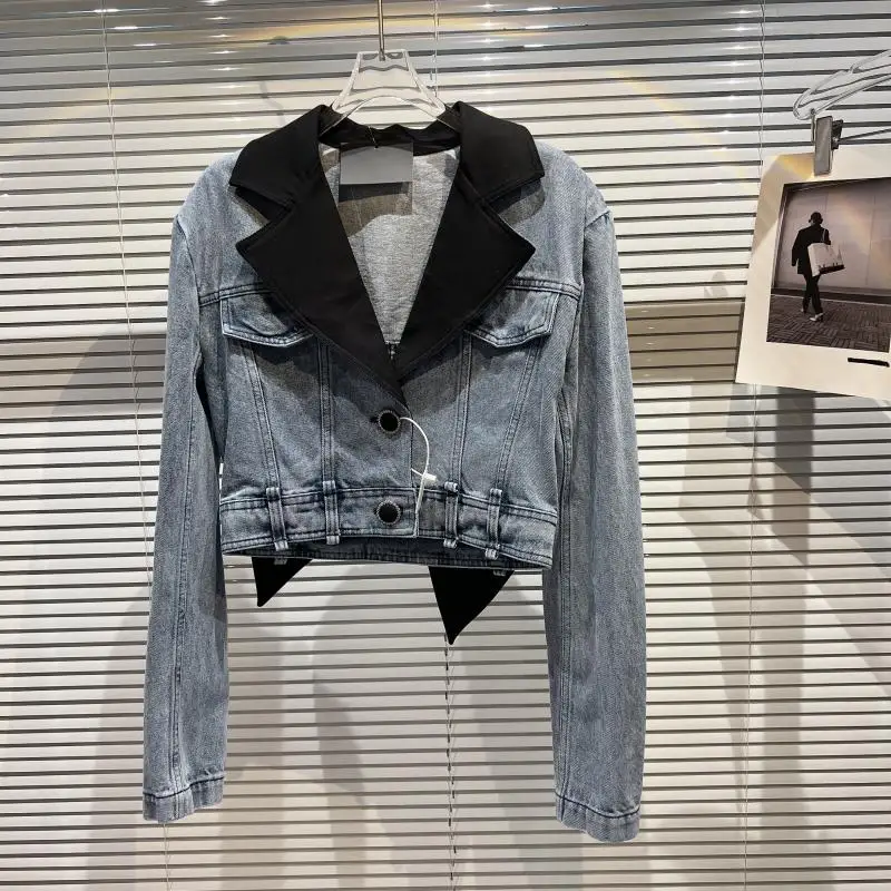 Женская джинсовая куртка с бантом короткая контрастных цветов длинным рукавом в