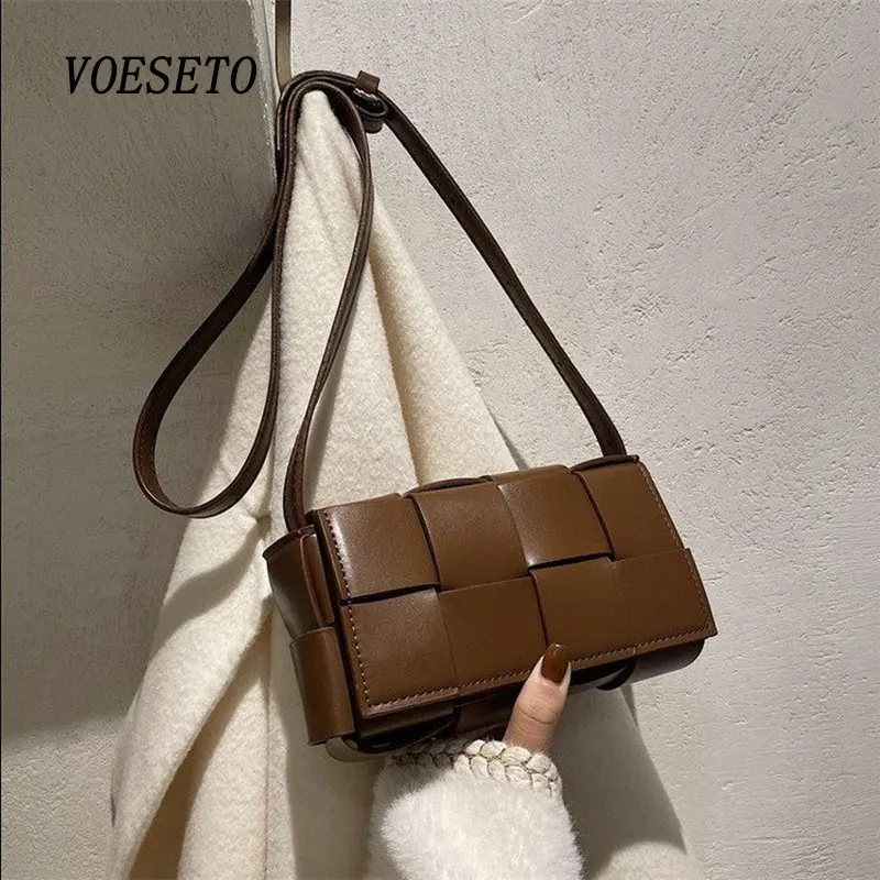 

Braided Small Wave Green 2022 New Fashion Match Chest Bag Women's Summer Messenger Waist Trendy Brown Fashion Ladies Black Bags