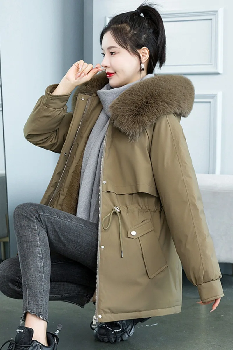 2022 winter new style has plush plush thickened cotton coat with wool inside, loose style to overcome women's cotton coat