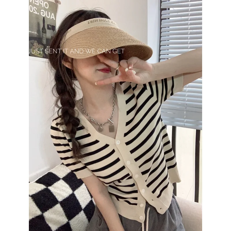 

Korean Style Striped V-Neck Short Sleeve Knit Cardigan Women's Top