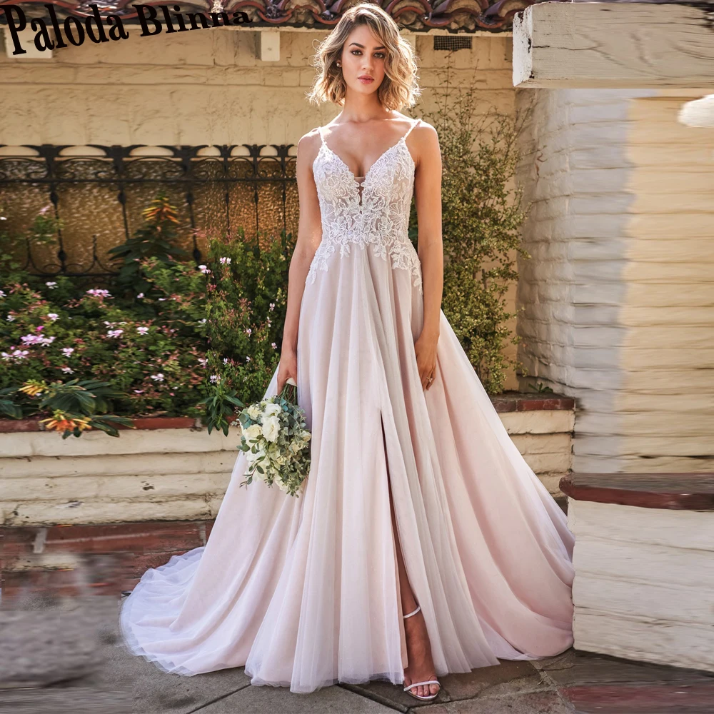 

Женское платье с V-образным вырезом, кружевной аппликацией и шлейфом