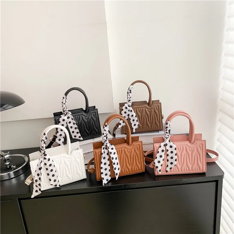 Купи High-quality Bags 2023 New Trendy Pleated Handbag Small Bag One-shoulder Messenger Women's Bag Crossbody Bags for Women за 162 рублей в магазине AliExpress