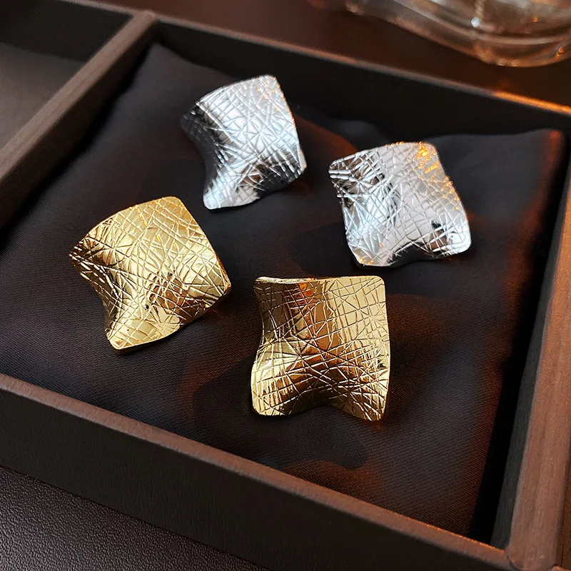 

Pleated Twisted Square women Earrings Personalized Metal stud Earrings Fashion Versatile Temperament Female Jewelry