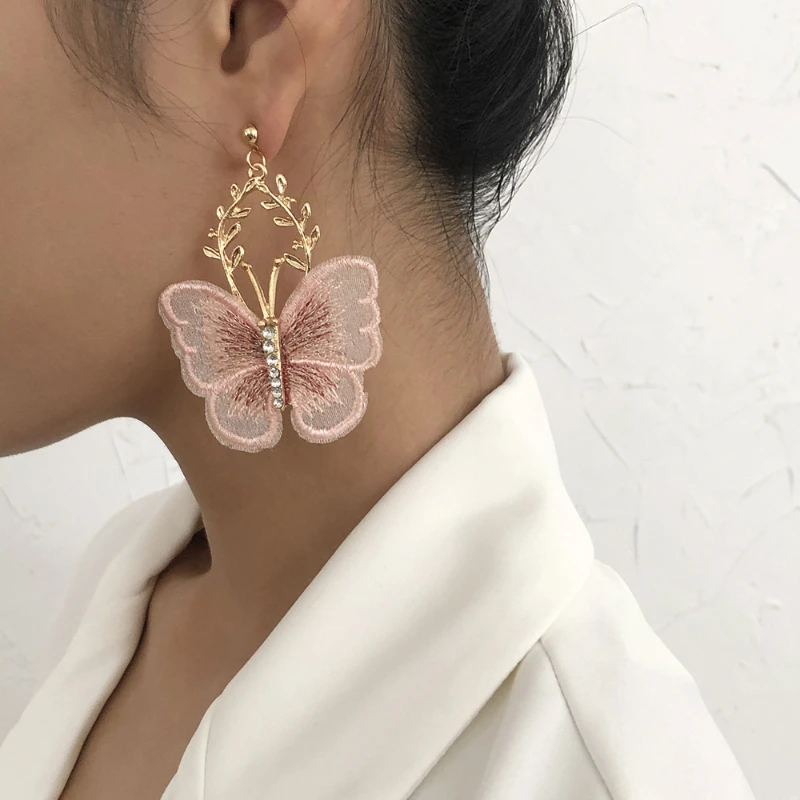 

2022 New Fashion Embroidered Butterfly Lady Earrings Elegant Lace Metal Rhinestone Earrings Jewelry Gifts for Girls