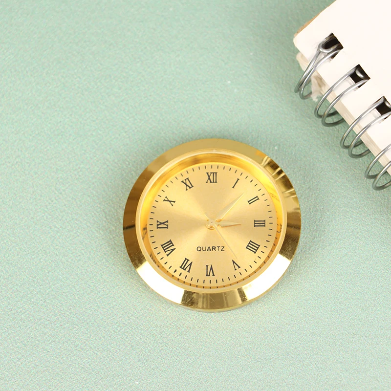 

Кварцевые настольные часы 37 мм