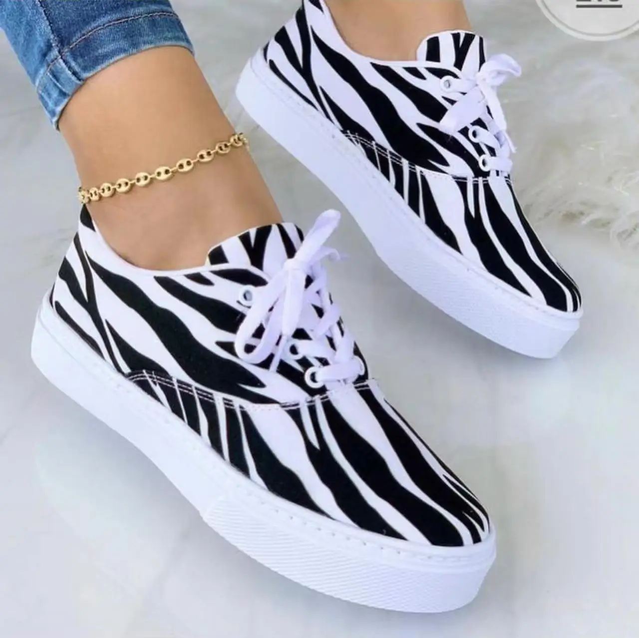 New Print Women Shoes Spring Plaid Lace-Up Sneakers Print Fashion Canvas Sneakers Light Walking Women's leisure Shoes Large size