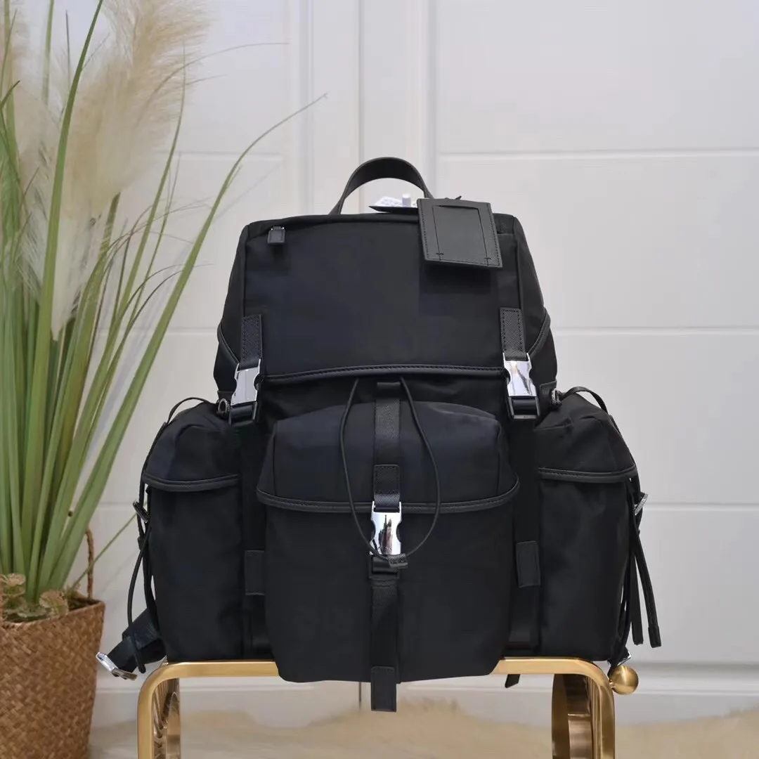 

Мужской вместительный черный нейлоновый дорожный рюкзак. Сумка для альпинизма