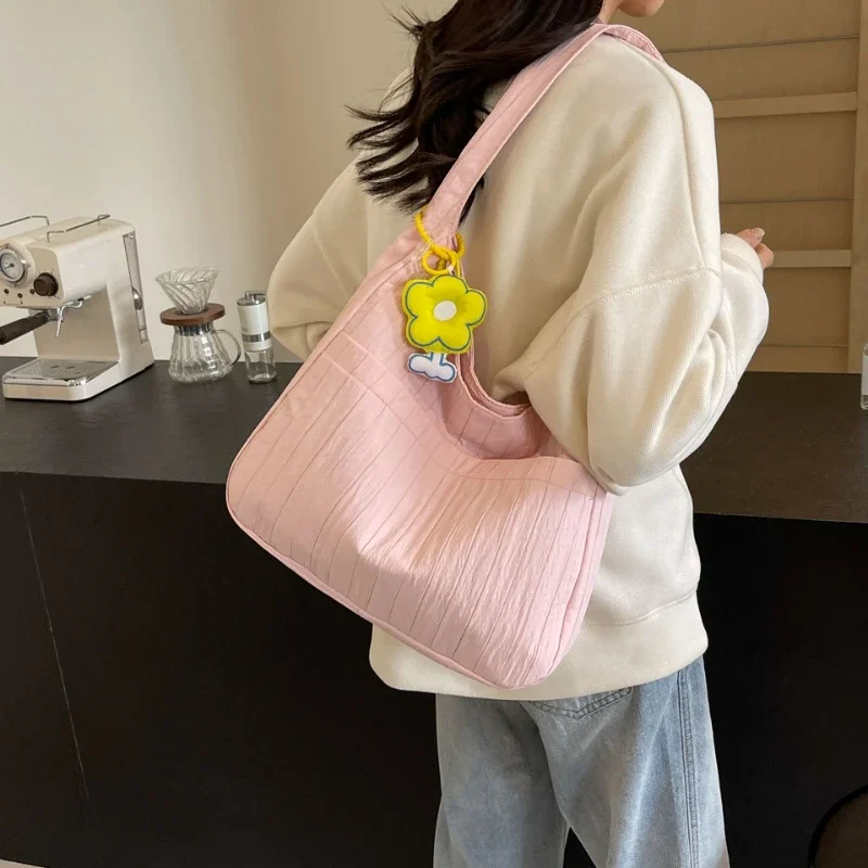 Модные женские сумки на плечо 2024 молодежная нейлоновая сумка молнии для отдыха