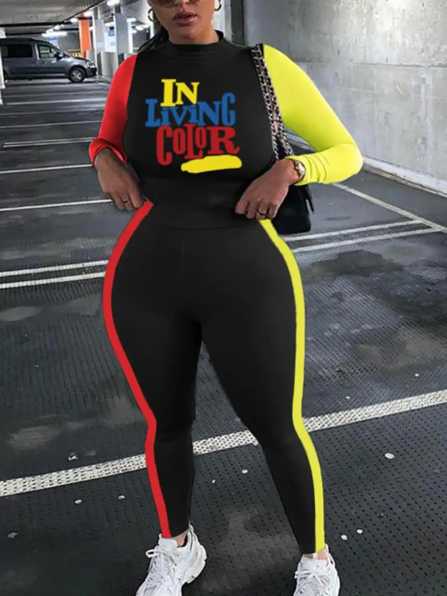 Женский спортивный костюм из двух предметов