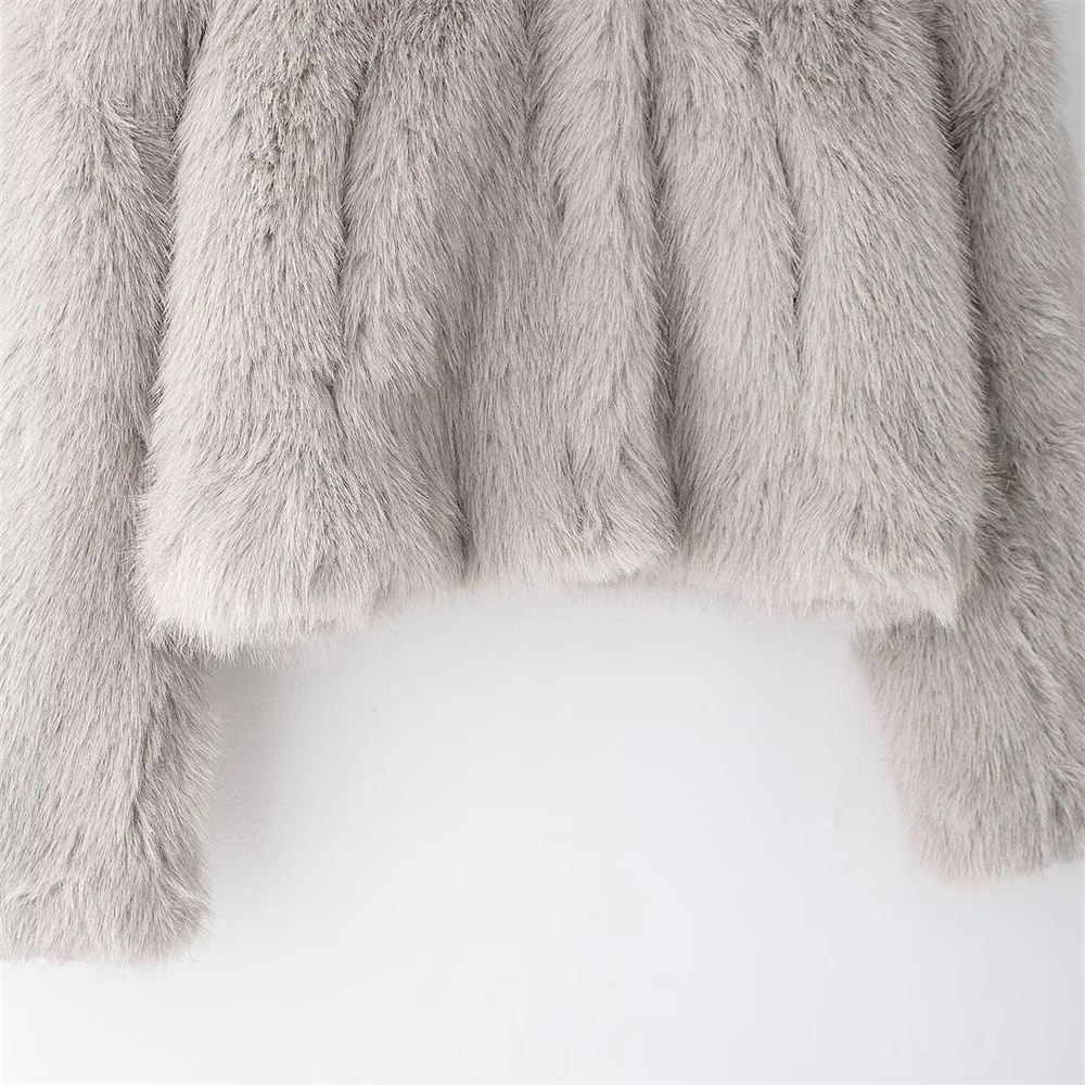 Женская куртка из искусственного меха