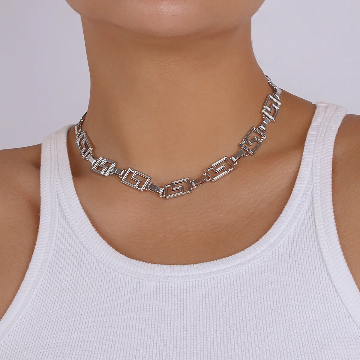 Punk hip-hop necklace creative maze S-shaped geometric necklace with exaggerated personality and metal wind necklace.