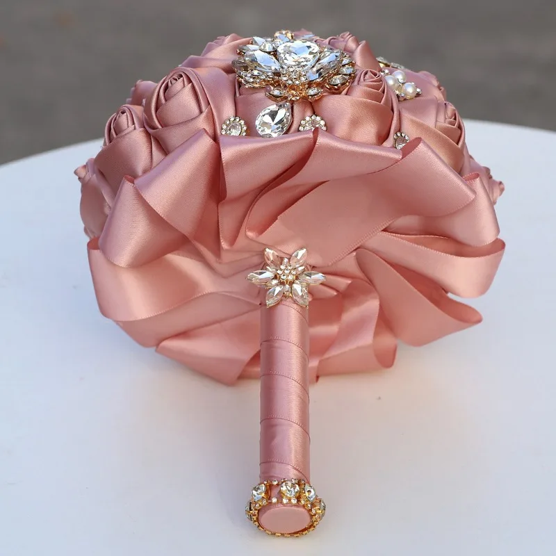 Фото Букет невесты/подружки невесты Amazon Golden Rhinestone: готовый букет из искусственных роз с лентами, свадебные принадлежности 321B №3