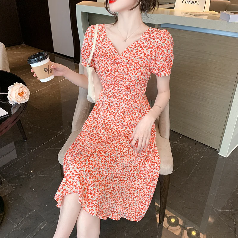 

Женское шифоновое платье средней длины, облегающее ТРАПЕЦИЕВИДНОЕ ПЛАТЬЕ средней длины с V-образным вырезом и коротким рукавом, с высокой т...