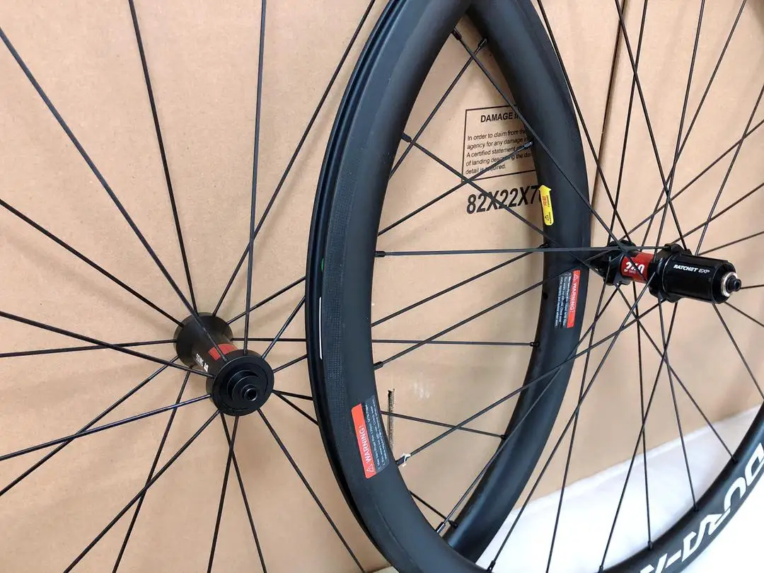 

Carbon wheel 38、50、60 height rim Custom logo and hub 700C clincher Tubular Tubeless Road bicycle carbon wheelset Width 25, 28mm