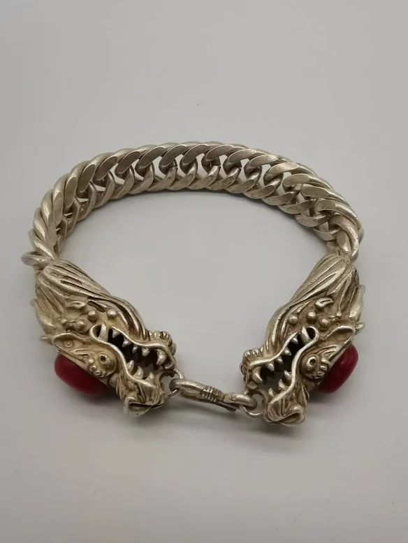 Китайский старый тибетский серебряный браслет с инкрустацией из красного