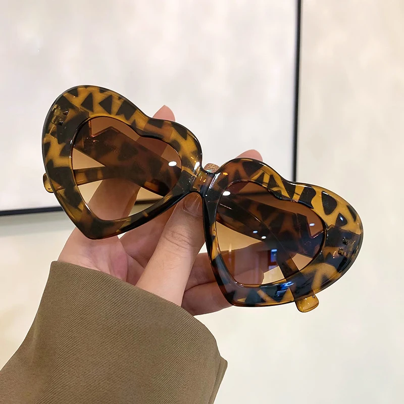 

Love Heart Women Sunglasses Shaped Effects Glasses Watch The Lights Change To Heart Shape At Night Diffraction Glasses