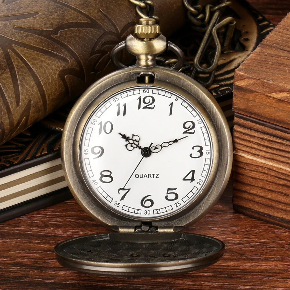 Часы в стиле ретро с выгравированными цветами