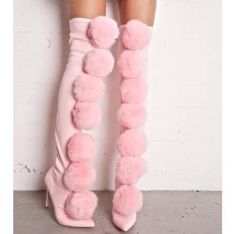 Женские зимние высокие сапоги на высоком каблуке с помпоном розовые черные