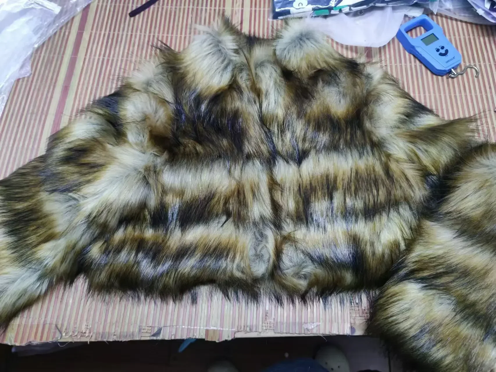 Женская шуба из искусственного меха