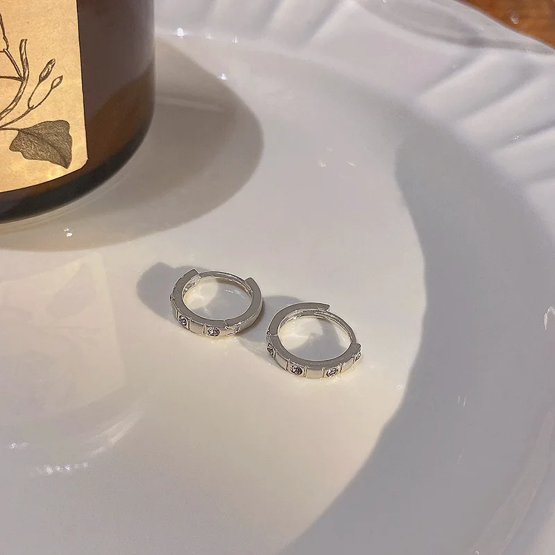 

2022 New Rhinestone-studded Ear Buckle Women's Earrings Summer Shopping Silver Colour Fashion Ear Jewelry