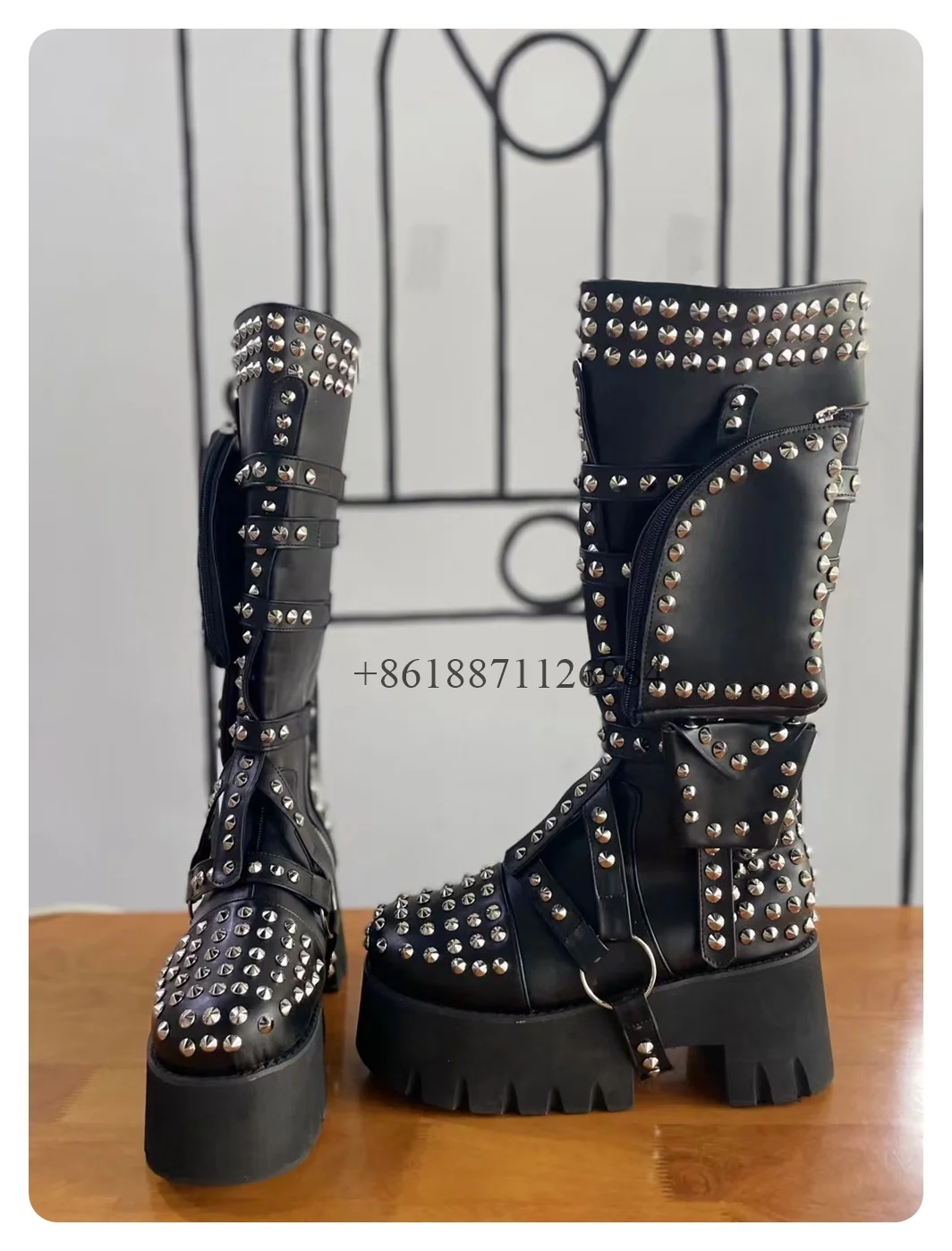 Черные женские сапоги до колена на платформе с круглым носком и заклепками туфли