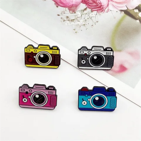 Retro Cartoon Cute Color Camera Metal Enamel Brooch Trend Fashion Personality Creative Compact Camera Design Badge Pin Jewelry