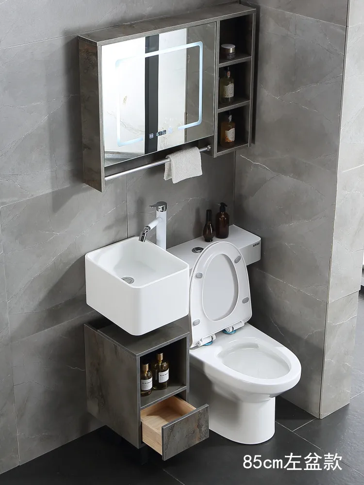 Минималистичный и красивый настенный туалет для ванной комнаты в маленькой