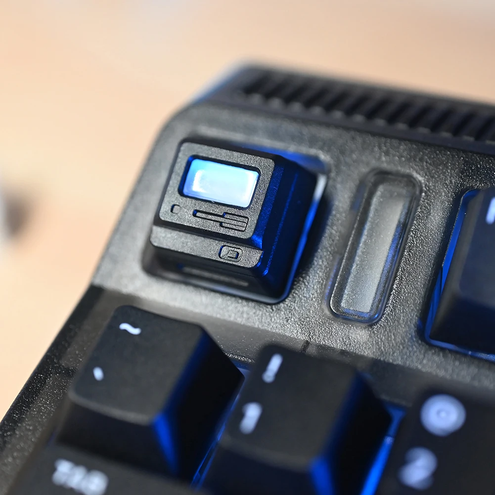 

3 in 1 Classic Keyboard Keycaps Cute Personality Retro Keyboard Key Cap Light-transmitting Cute Key Caps for Mechanical Keyboard