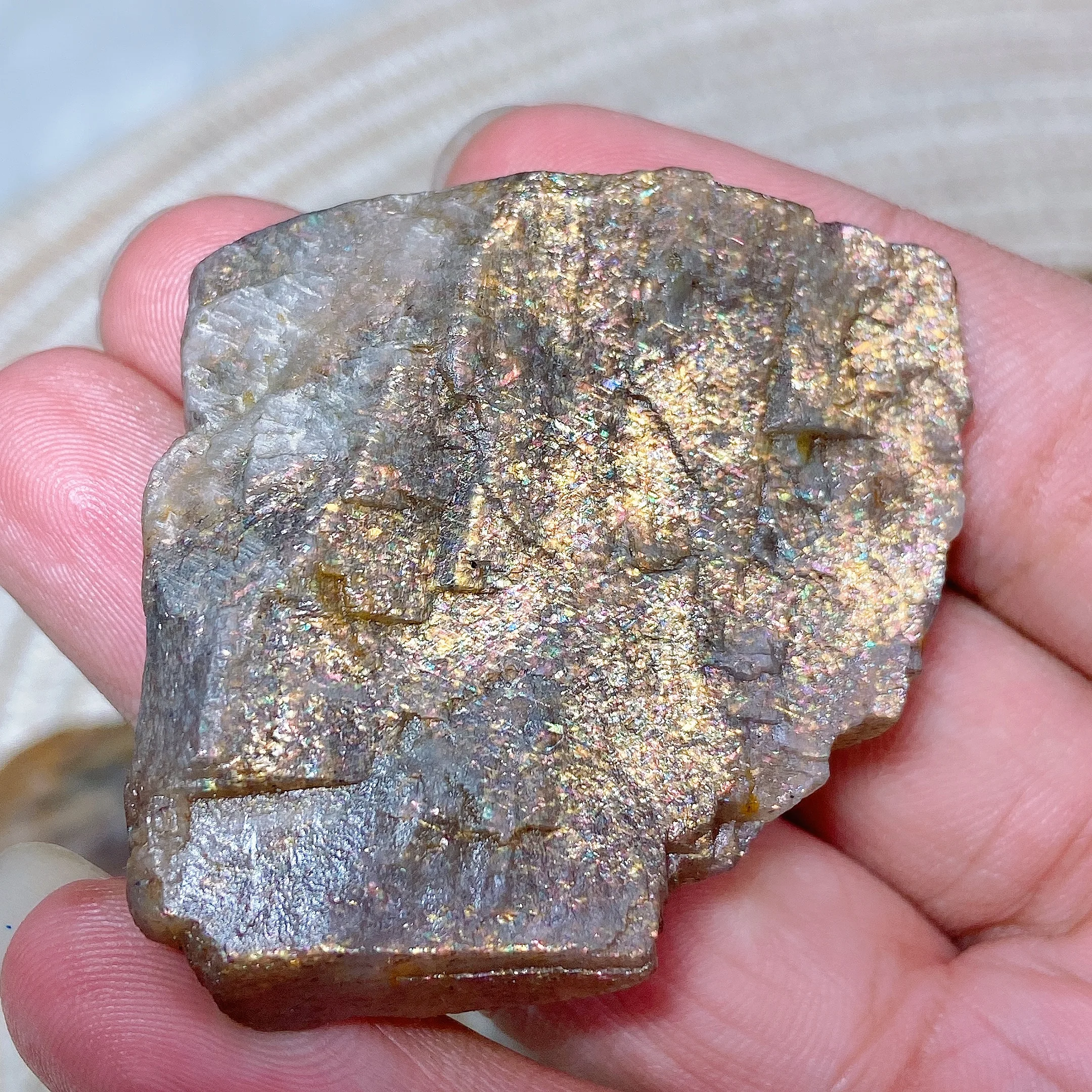 Натуральный хрустальный решетчатый солнцезащитный камень блестящий образец