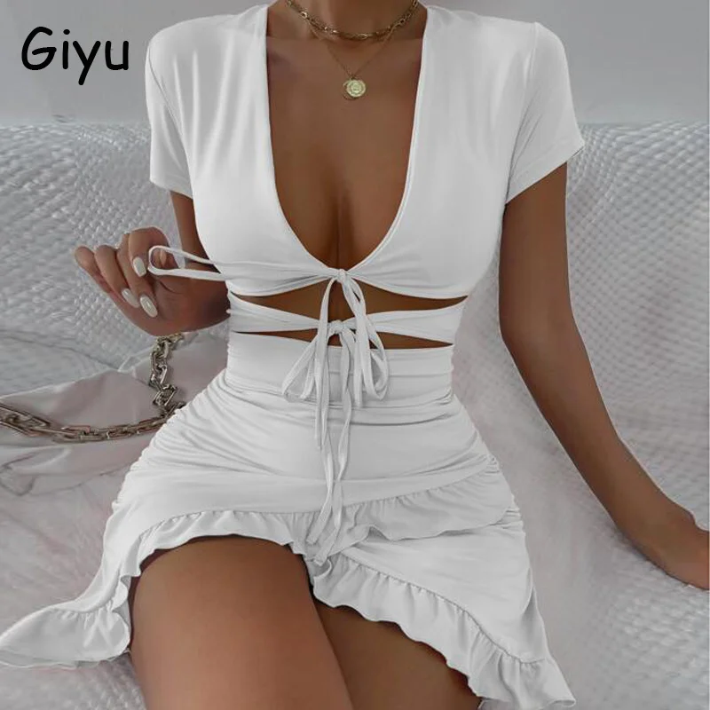 Женское облегающее платье с рюшами V-образным вырезом и бантом