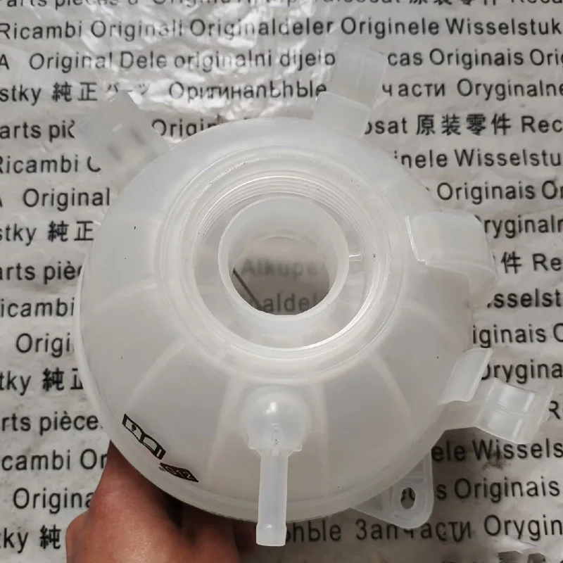 Автомобильный расширительный бачок охлаждающей жидкости OEM 1K 0121407 A для VW Jetta MK5 Golf