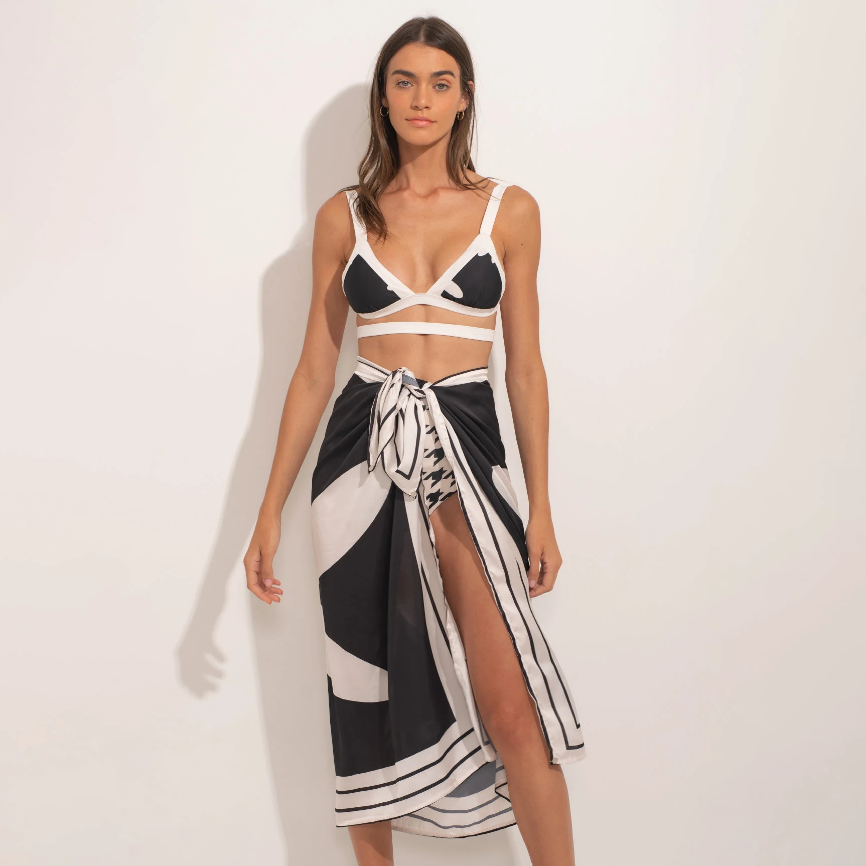 Модный комплект бикини с цветными блокировками 2023