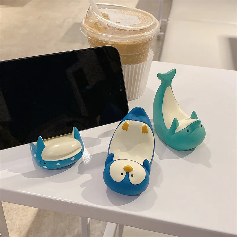 

Cute Three-dimensional Dolphin Penguin Cartoon Mobile Phone Bracket Lazy Desktop Universal Network Red Bracket Personality