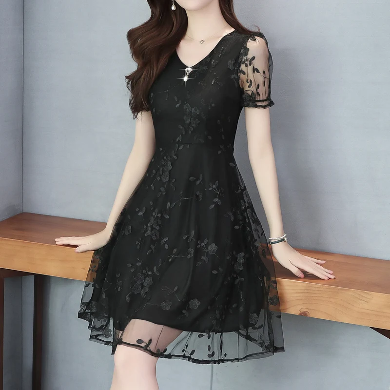 Женское кружевное платье с цветочным принтом черное или красное Элегантное