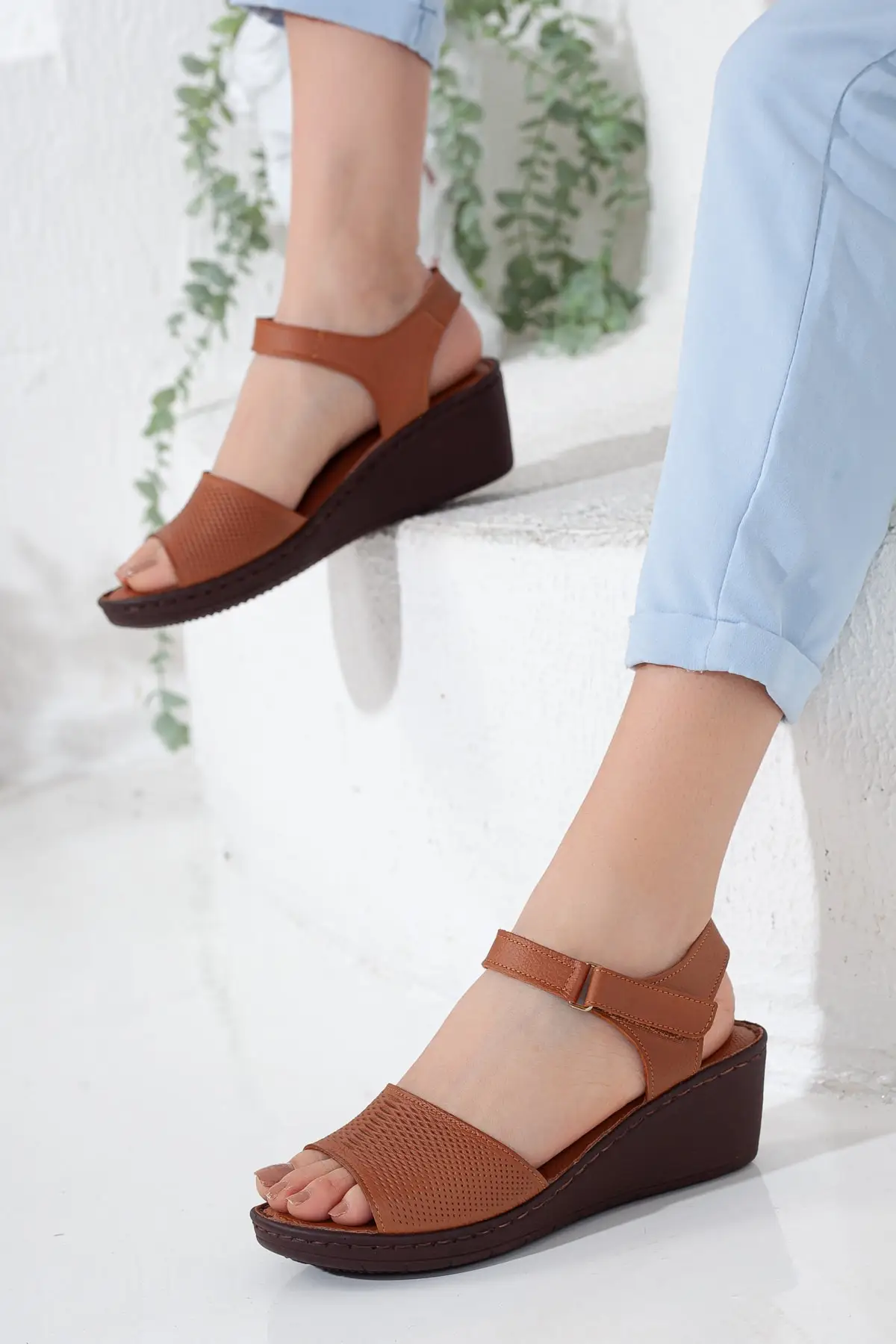 

Women's Genuine Leather Sandals Fashion New Summer Comfort Breathable Casual Quality Ladies Style Light Slipper Sandals