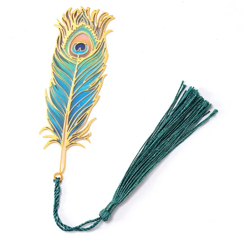 Пластиковая светопропускающая закладка с перьями павлина