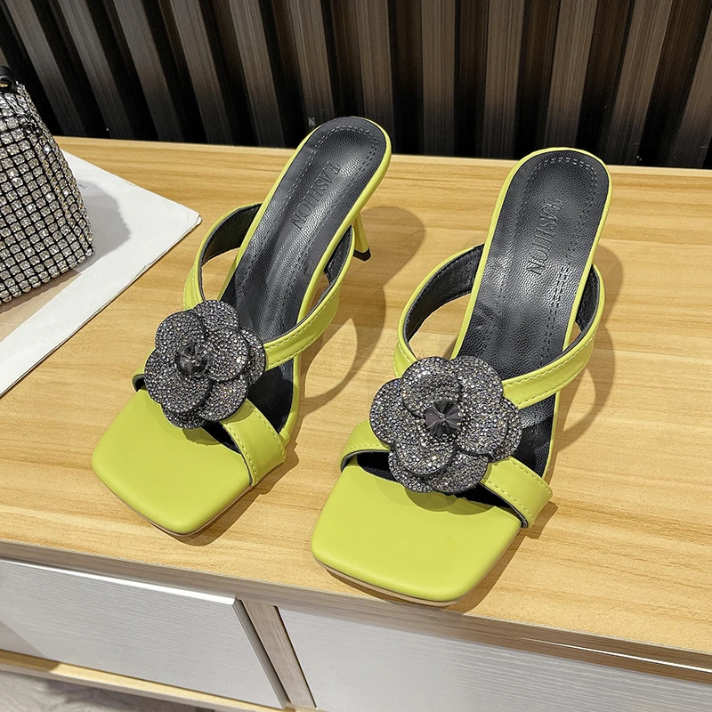 Шлепанцы женские новые сандалии с цветочным рисунком на шпильке