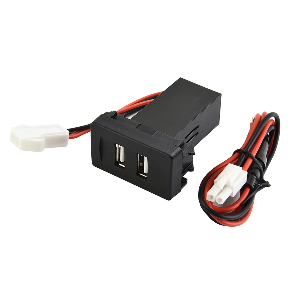

Автомобильное зарядное устройство с двумя USB-портами, а